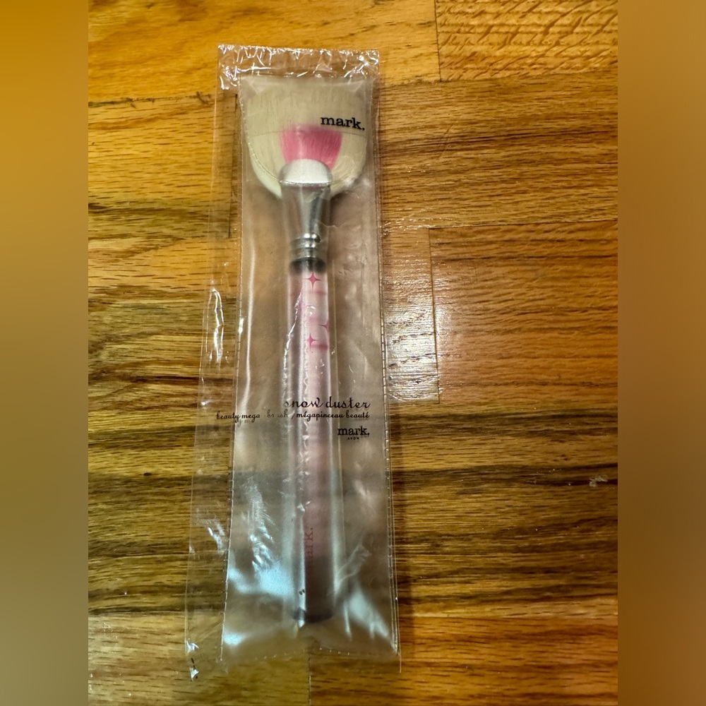 New Never Opened Mark Snow Duster Beauty Mega Brush